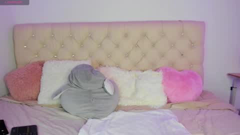 Queen Ebony online show from December 15, 4:07 am