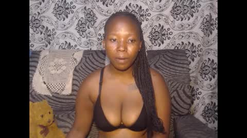 Snapshot of ebonymilf1 chatting on March 1, 12:39 am Tee online show from March 1, 12:39 am
