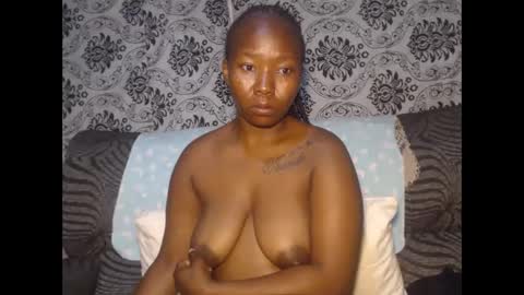 Snapshot of ebonymilf1 chatting on December 3, 12:40 am Tee online show from December 3, 12:40 am