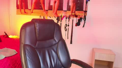 Snapshot of ebonynaughty chatting on December 5, 3:15 am Carmen online show from December 5, 3:15 am