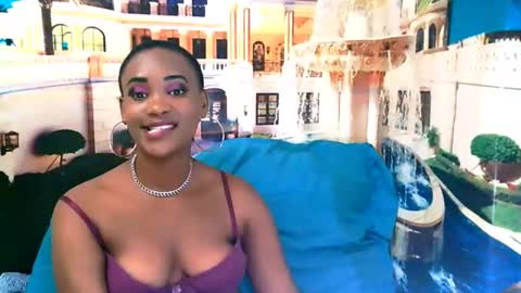 Snapshot of ebonyolive69 chatting on December 6, 6:39 pm Cindy online show from December 6, 6:39 pm