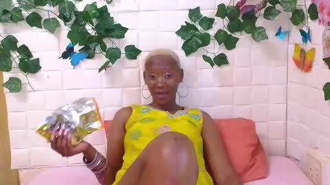 Snapshot of ebonyolive69 chatting on October 8, 12:03 pm Cindy online show from October 8, 12:03 pm
