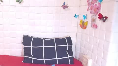 Snapshot of ebonyolive69 chatting on November 6, 6:42 pm Cindy online show from November 6, 6:42 pm