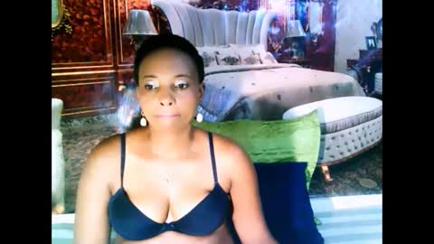 Snapshot of ebonyseductionz chatting on January 14, 5:45 pm Zammy online show from January 14, 5:45 pm