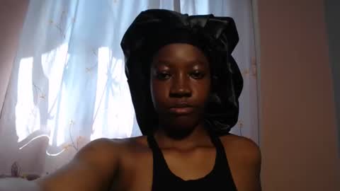 Snapshot of ebonysmiles00 chatting on May 30, 12:02 pm ebonysmiles00 online show from May 30, 12:02 pm