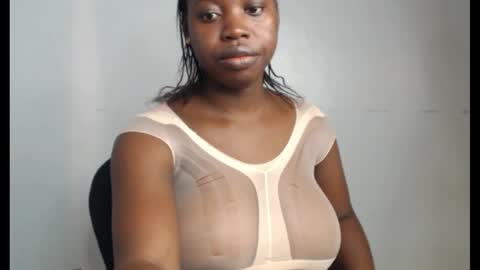 Snapshot of ebonyx_dripqueen chatting on November 6, 7:20 am Loveth online show from November 6, 7:20 am