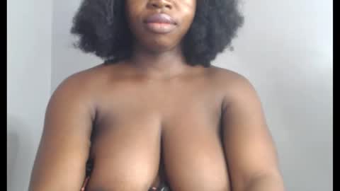 Snapshot of ebonyx_dripqueen chatting on November 22, 7:40 am Loveth online show from November 22, 7:40 am