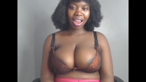 Snapshot of ebonyx_dripqueen chatting on November 23, 7:41 am Loveth online show from November 23, 7:41 am