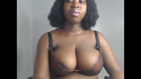 Snapshot of ebonyx_dripqueen chatting on November 24, 7:19 am Loveth online show from November 24, 7:19 am