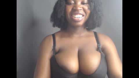 Snapshot of ebonyx_dripqueen chatting on November 27, 7:21 am Loveth online show from November 27, 7:21 am