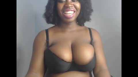 Snapshot of ebonyx_dripqueen chatting on November 28, 7:44 am Loveth online show from November 28, 7:44 am