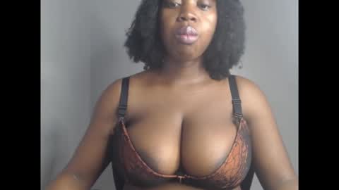 Snapshot of ebonyx_dripqueen chatting on November 30, 6:39 am Loveth online show from November 30, 6:39 am