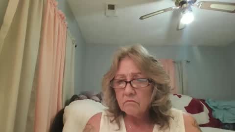 Snapshot of ecbubbles4769 chatting on March 23, 12:58 am Lovebug1960 online show from March 23, 12:58 am