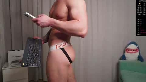 Snapshot of ed_hooligan chatting on February 24, 3:54 pm ed_hooligan online show from February 24, 3:54 pm