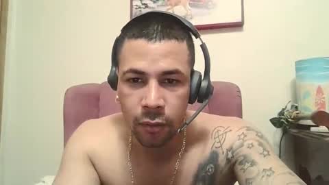 eddgarzay08 online show from April 21, 1:42 am