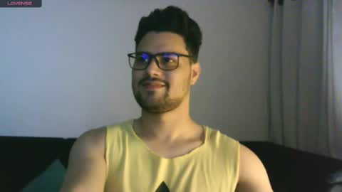 Snapshot of edgaroos chatting on February 14, 4:04 am ZohanMohamed online show from February 14, 4:04 am