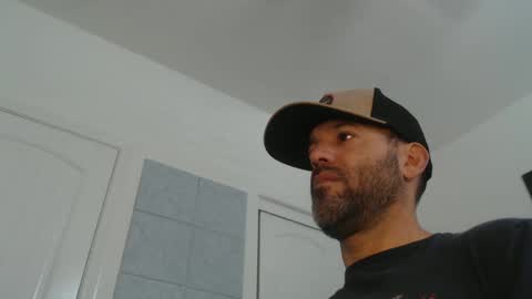 Snapshot of edge_masters chatting on December 8, 6:17 pm EdgeM online show from December 8, 6:17 pm