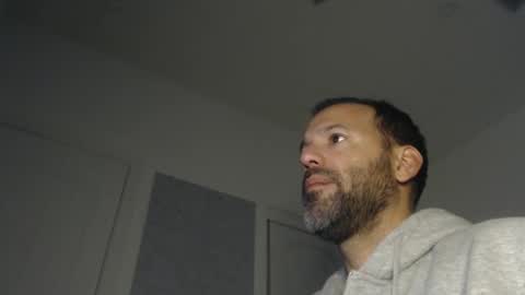 Snapshot of edge_masters chatting on December 13, 12:42 am EdgeM online show from December 13, 12:42 am