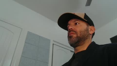 Snapshot of edge_masters chatting on December 15, 4:59 pm EdgeM online show from December 15, 4:59 pm