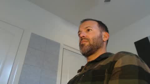 Snapshot of edge_masters chatting on December 24, 11:22 pm EdgeM online show from December 24, 11:22 pm