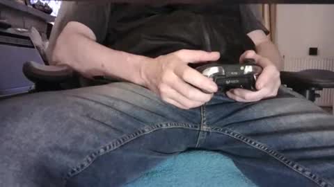 Snapshot of edged_biker chatting on December 17, 3:07 pm edged biker online show from December 17, 3:07 pm