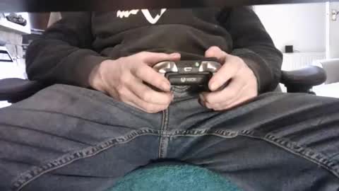 Snapshot of edged_biker chatting on February 26, 3:33 pm edged biker online show from February 26, 3:33 pm