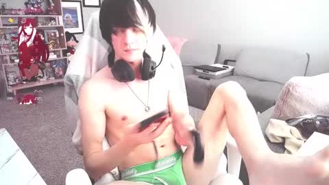 Snapshot of edgetwink chatting on December 29, 8:15 pm EdgeTwink online show from December 29, 8:15 pm