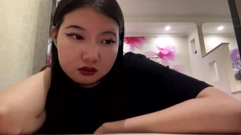 Snapshot of edinabluett chatting on February 16, 8:05 pm Eri online show from February 16, 8:05 pm