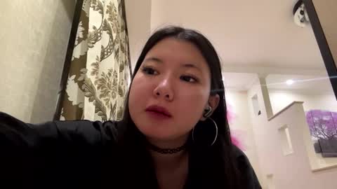 Snapshot of edinabluett chatting on February 18, 6:48 pm Eri online show from February 18, 6:48 pm