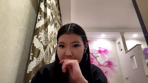 Snapshot of edinabluett chatting on February 20, 6:52 pm Eri online show from February 20, 6:52 pm