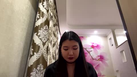 Snapshot of edinabluett chatting on February 25, 3:10 pm Eri online show from February 25, 3:10 pm