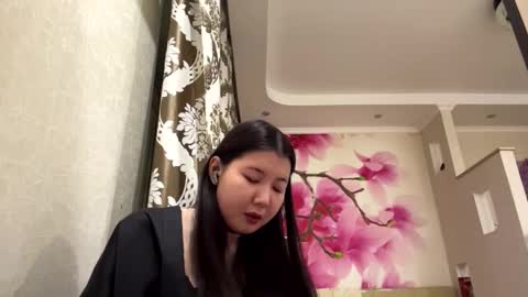 Snapshot of edinabluett chatting on February 26, 6:51 pm Eri online show from February 26, 6:51 pm