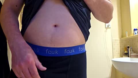 Snapshot of edinburgh79 chatting on December 21, 10:55 am edinburgh79 online show from December 21, 10:55 am