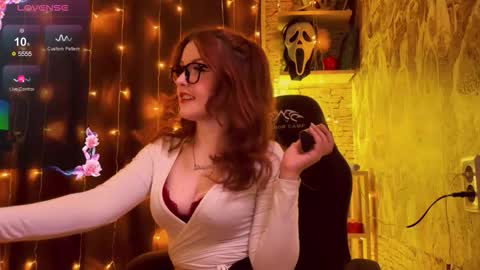 Friendly neighbourhoud redhead  online show from November 14, 11:46 pm