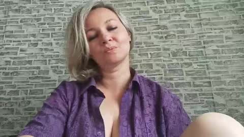 edithmanning online show from September 26, 6:06 am