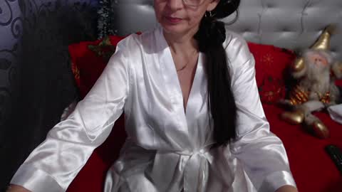 Snapshot of edixann_more chatting on December 14, 8:29 pm Eddye online show from December 14, 8:29 pm