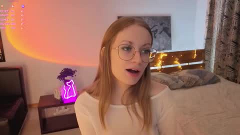 Snapshot of edlin_gail chatting on October 18, 2:40 pm Edlin Gali online show from October 18, 2:40 pm