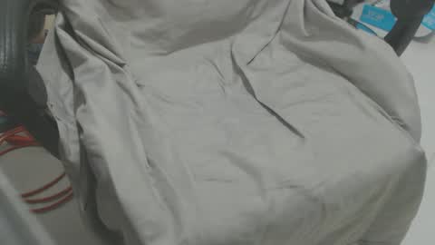 Snapshot of ednacrazy_2 chatting on December 10, 1:00 am ednacrazy_2 online show from December 10, 1:00 am