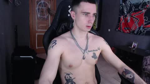 Snapshot of eduard_loveee chatting on May 8, 8:41 am Eduar online show from May 8, 8:41 am