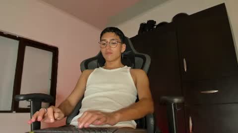 Snapshot of edward____876772 chatting on June 11, 5:11 pm edward online show from June 11, 5:11 pm