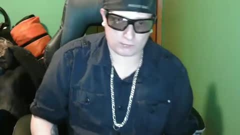 edwardaims_2please online show from April 9, 2:44 am