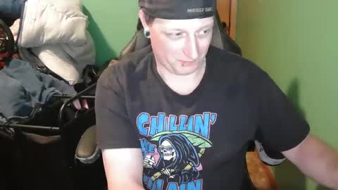 edwardaims_2please online show from May 31, 12:52 am