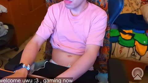 Snapshot of edwarh_01 chatting on February 26, 11:59 pm Alex online show from February 26, 11:59 pm