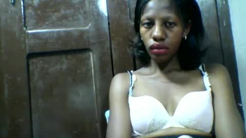 edwige770943 online show from April 28, 3:44 am
