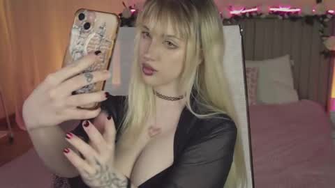 EVA NON NUDE online show from April 23, 8:22 pm