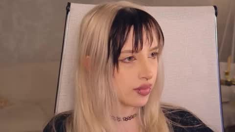 Snapshot of eevamarie chatting on June 1, 4:09 pm EVA NON NUDE online show from June 1, 4:09 pm