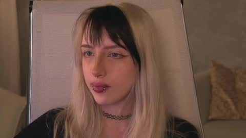 Snapshot of eevamarie chatting on June 3, 6:02 pm EVA NON NUDE online show from June 3, 6:02 pm