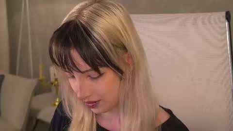 Snapshot of eevamarie chatting on June 12, 4:50 pm EVA NON NUDE online show from June 12, 4:50 pm