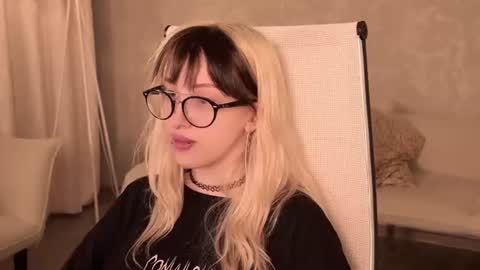 Snapshot of eevamarie chatting on June 26, 4:22 pm EVA NON NUDE online show from June 26, 4:22 pm