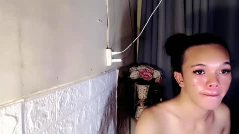 Snapshot of eeykamaliit chatting on December 2, 2:09 am Pia online show from December 2, 2:09 am